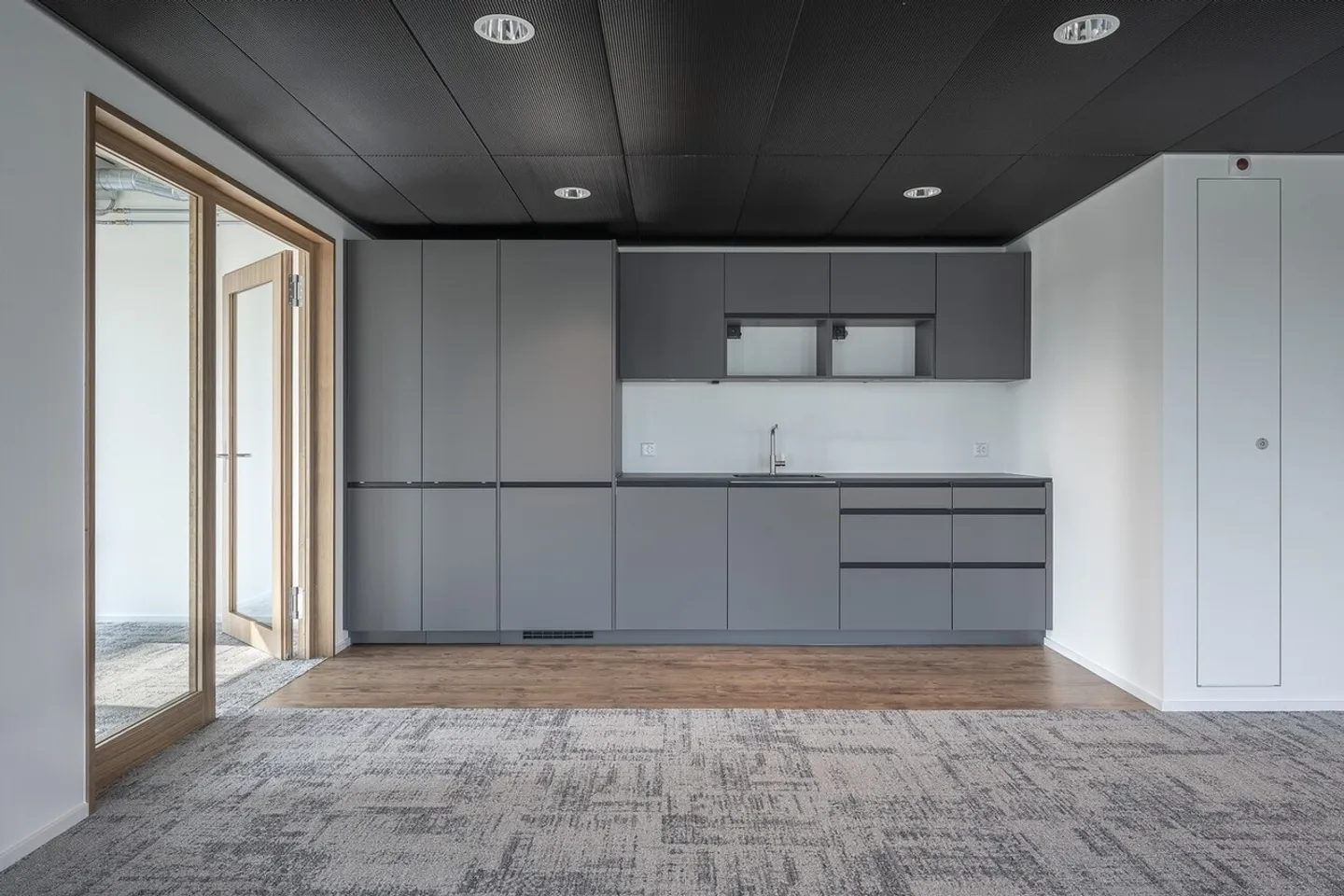 Ready to work - Photo 2 of 7