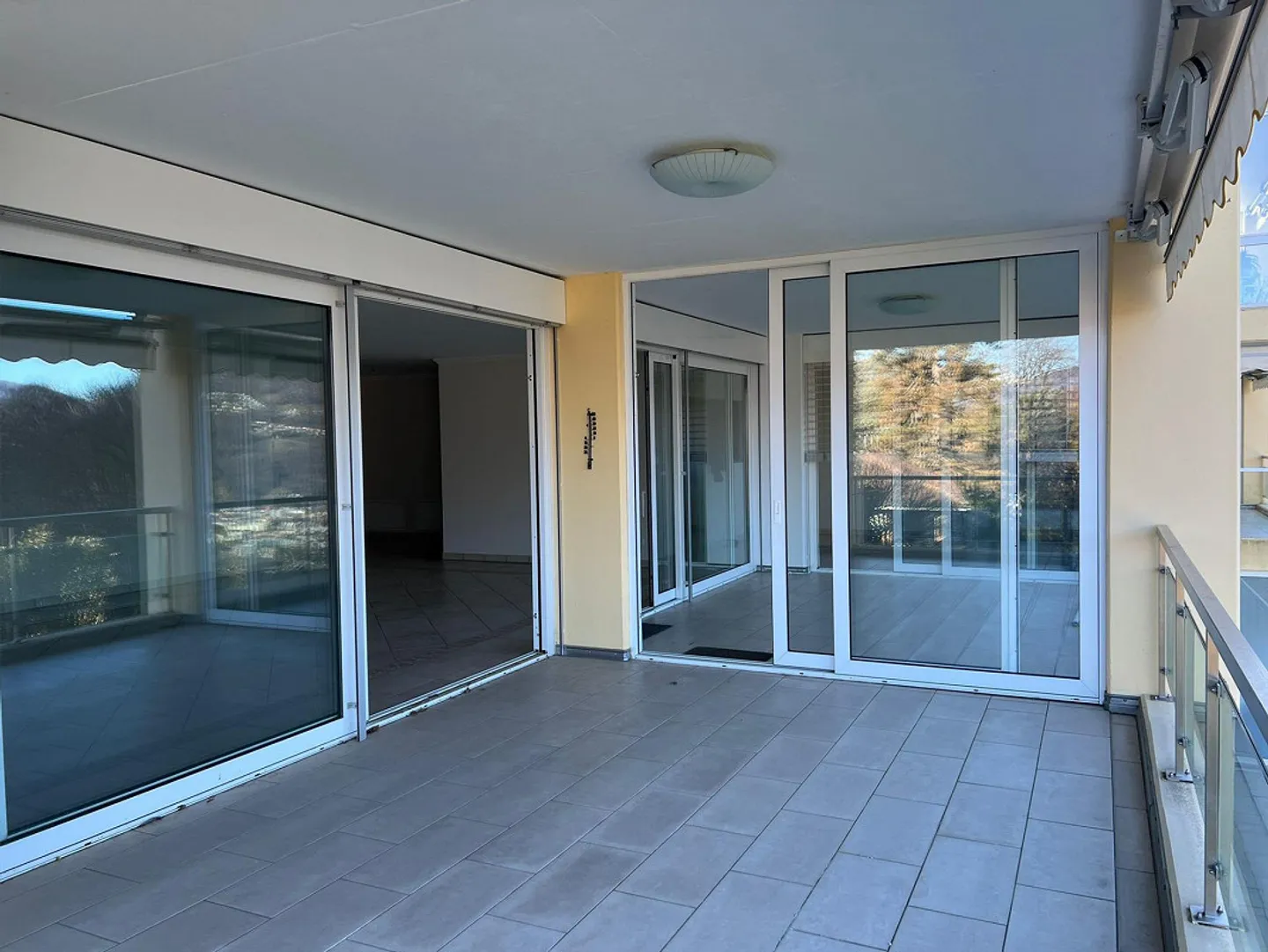 Beautiful, large 5-room apartment with magnificent lake view - Photo 3 of 17