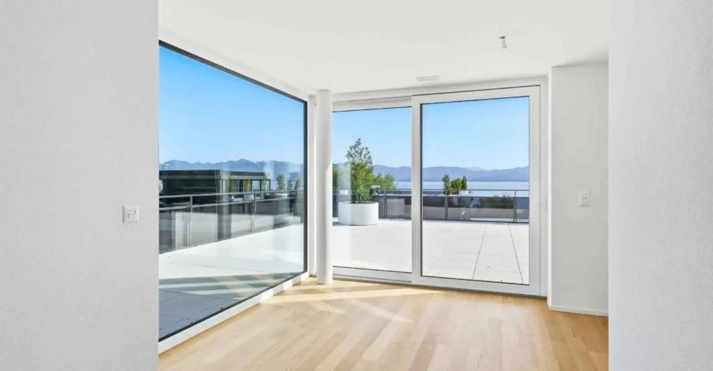 Stunning Penthouse with Rooftop - Photo 8 of 13