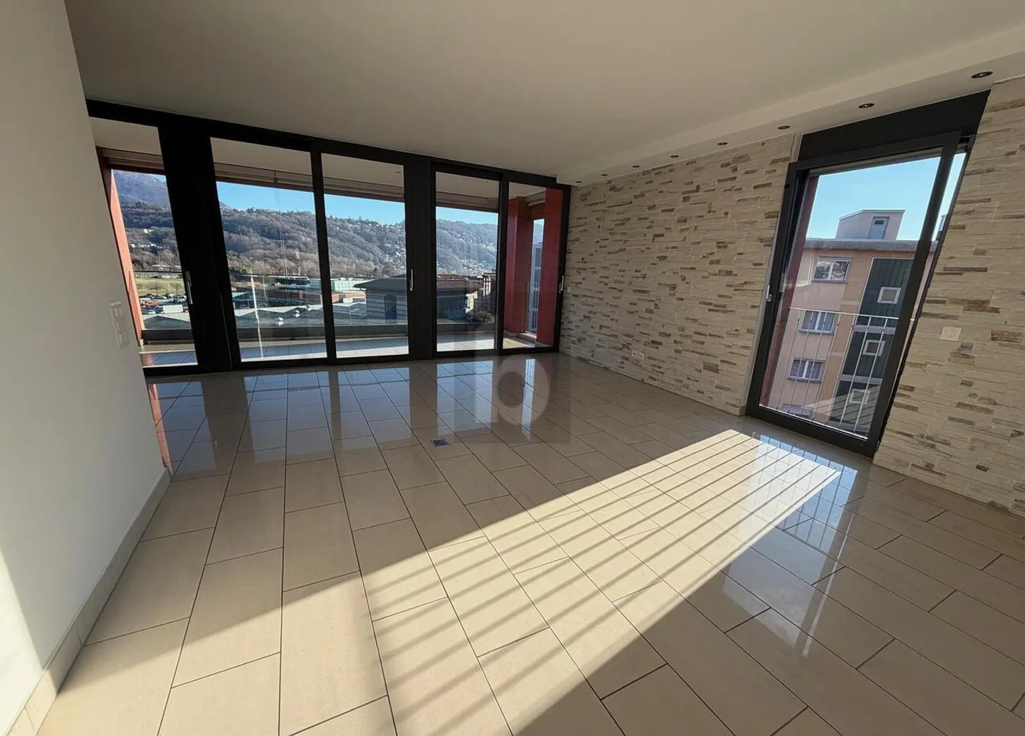 Charmantes Haus mit Seeblick - Foto 3 von 6