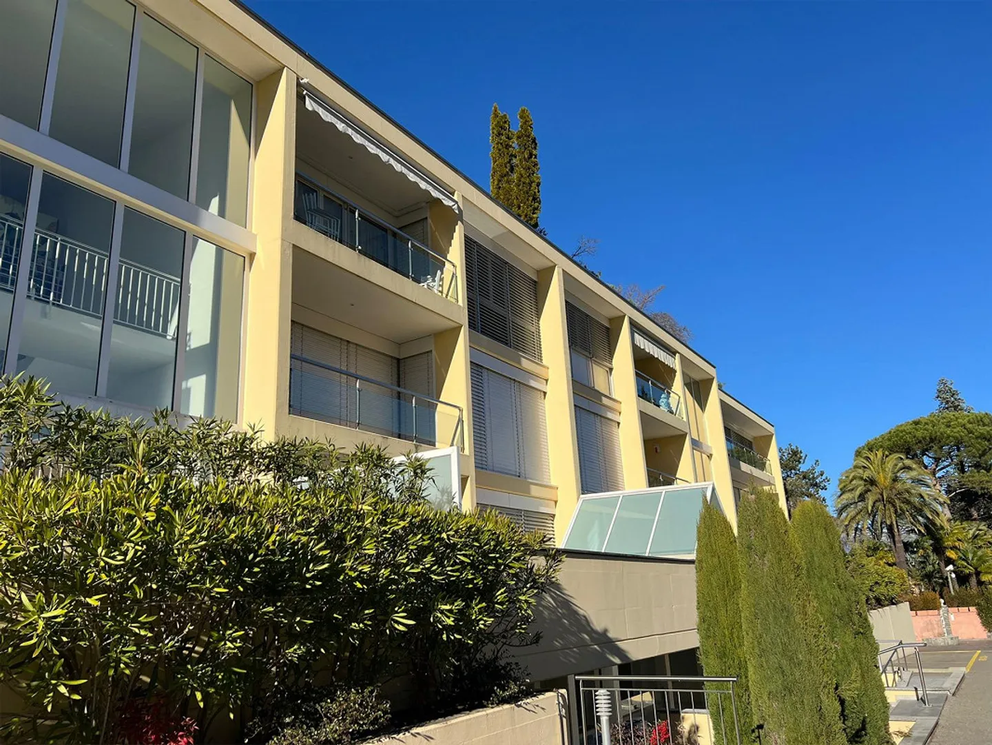 Beautiful, large 5-room apartment with magnificent lake view - Photo 1 of 17