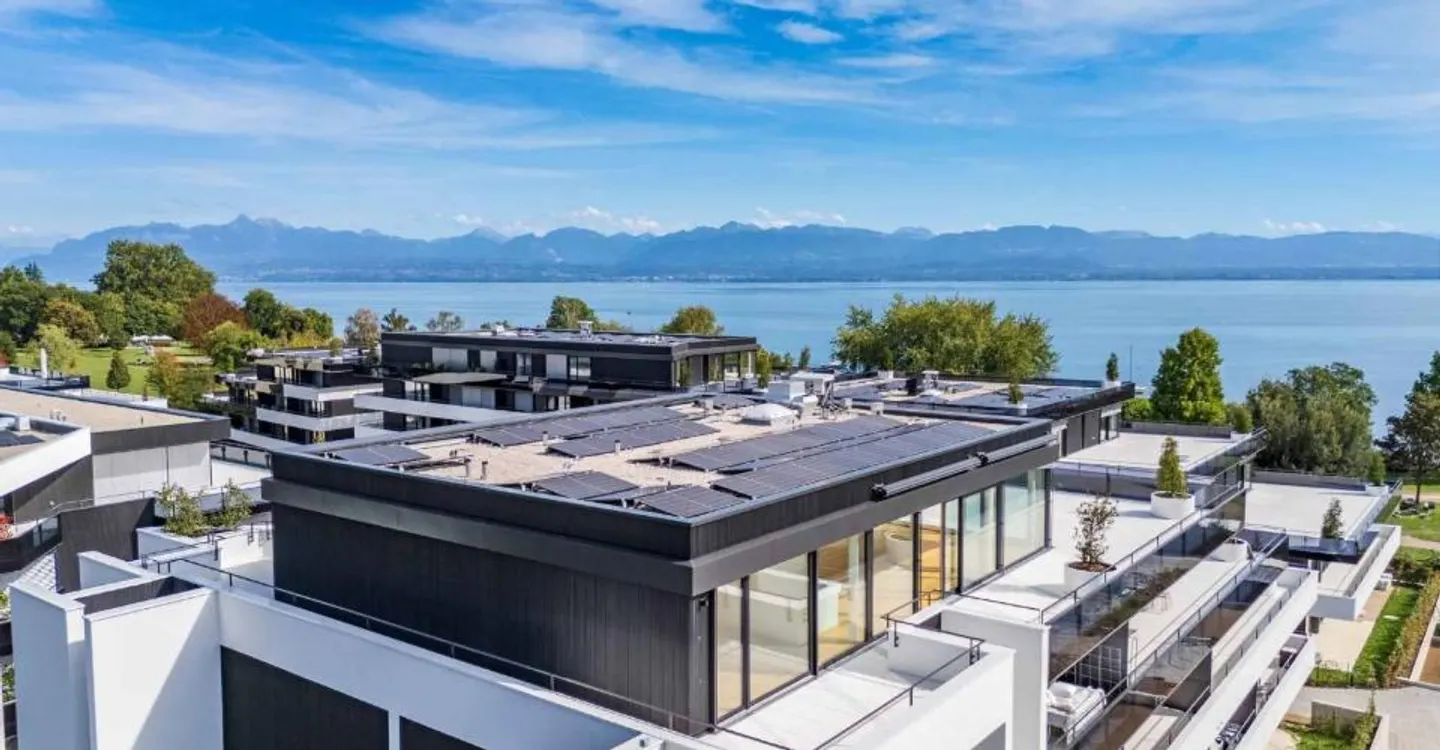Stunning Penthouse with Rooftop - Photo 10 of 13