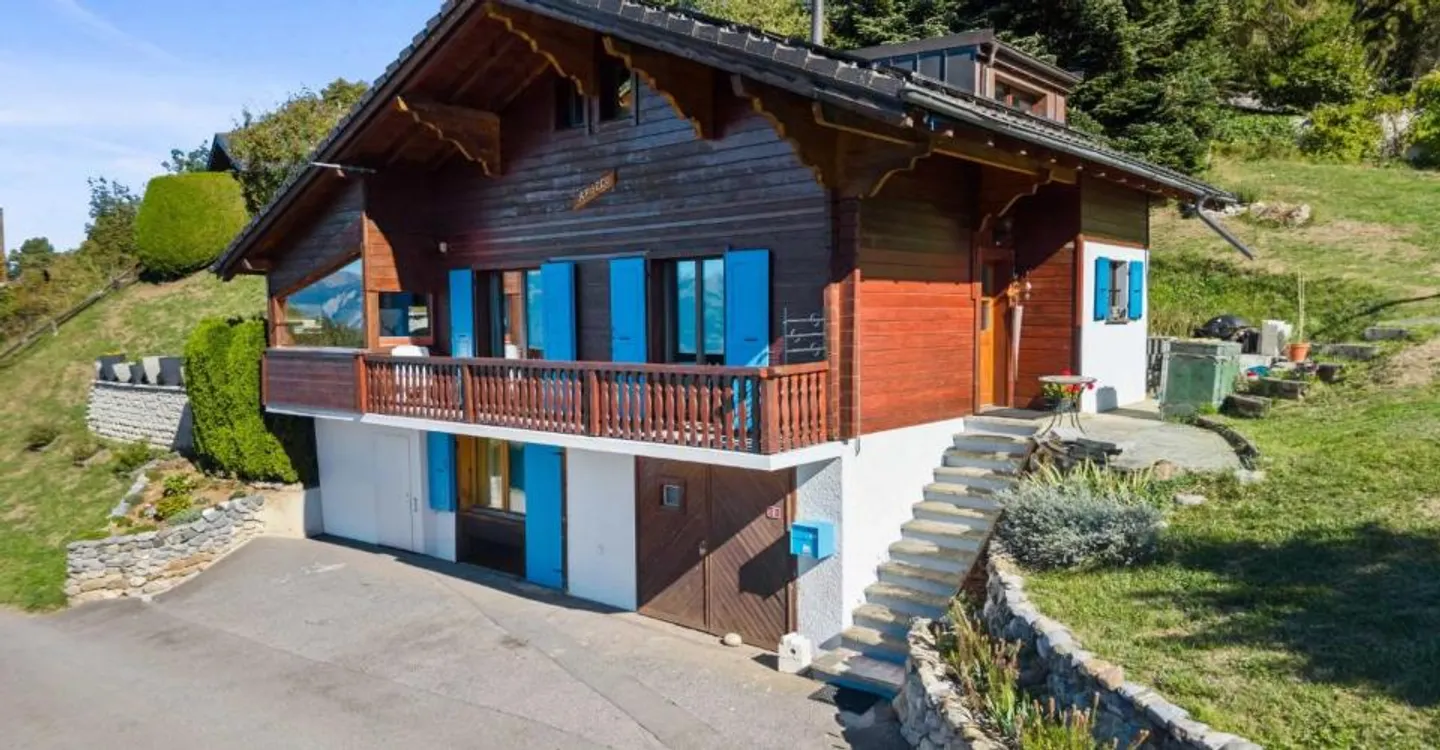 Chalet lumineux de 4.5 pièces avec vue à Gryon - Photo 1 of 13