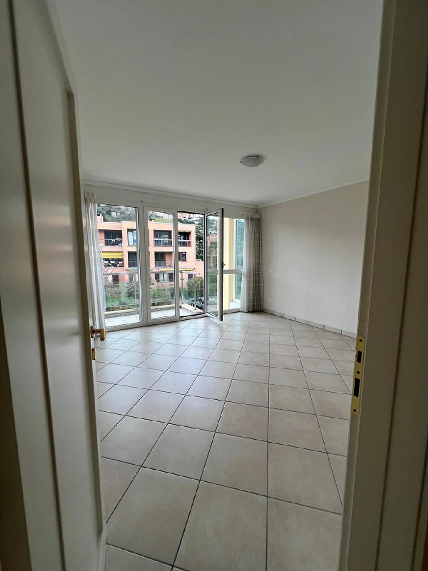 Beautiful, large 5-room apartment with magnificent lake view - Photo 14 of 17