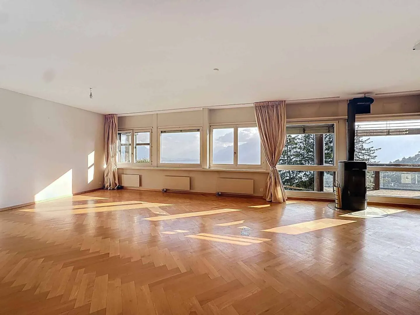 Superb 4.5 Room Apartment with Panoramic View - Photo 4 of 11