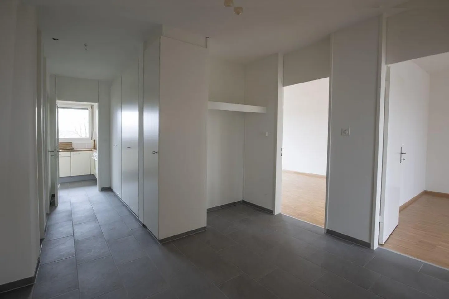 Appartamento ristrutturato con 2 balconi - Foto 6 di 12