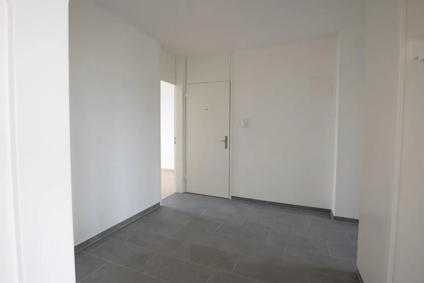 Appartamento ristrutturato con 2 balconi - Foto 7 di 12