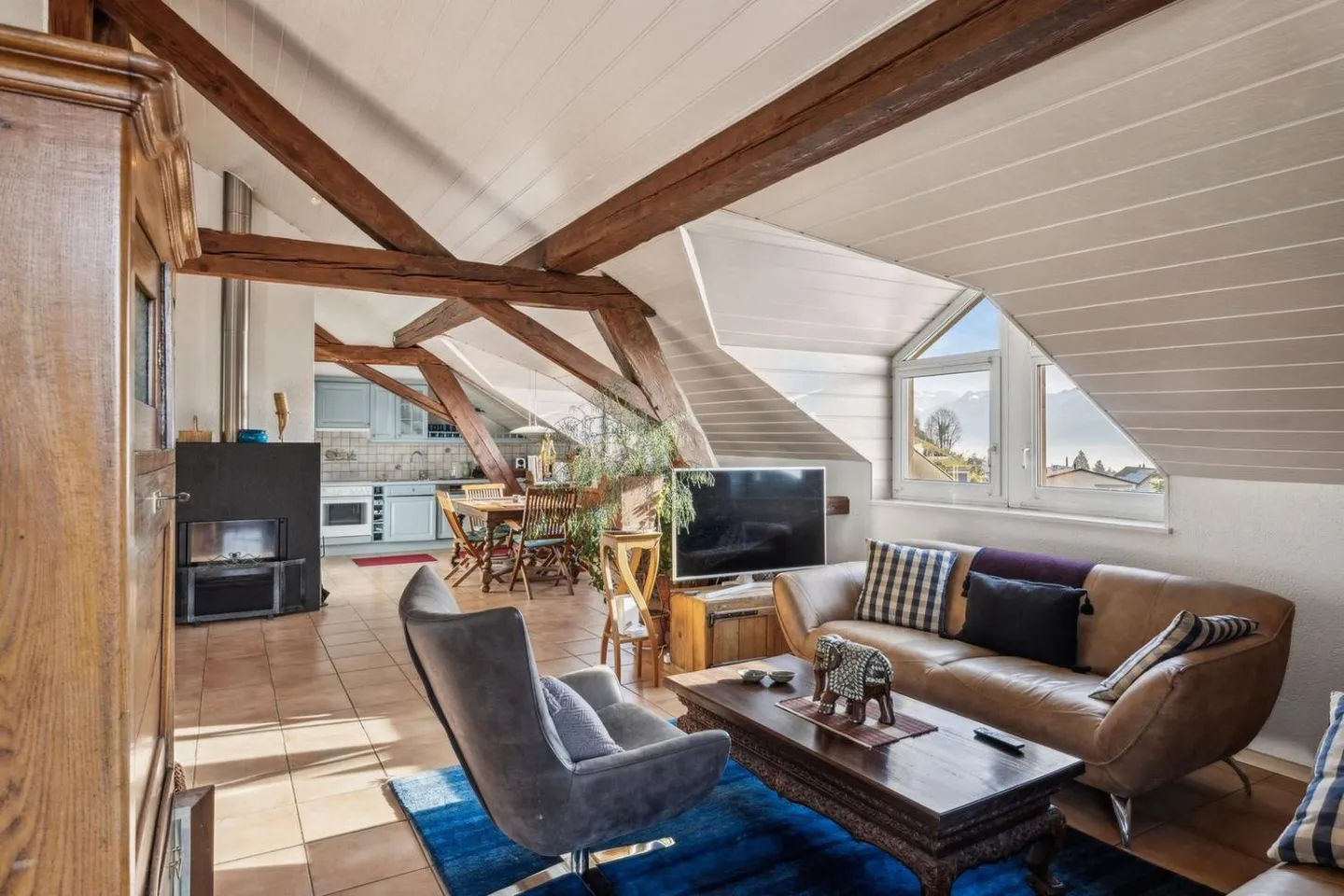 Charme und Charakter für diese schöne Wohnung. Ein Muss! - Foto 3 von 11