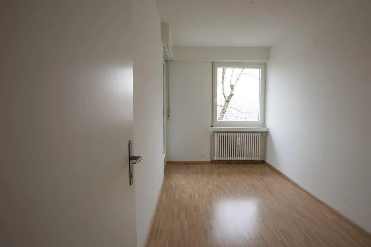 Appartamento ristrutturato con 2 balconi - Foto 8 di 12