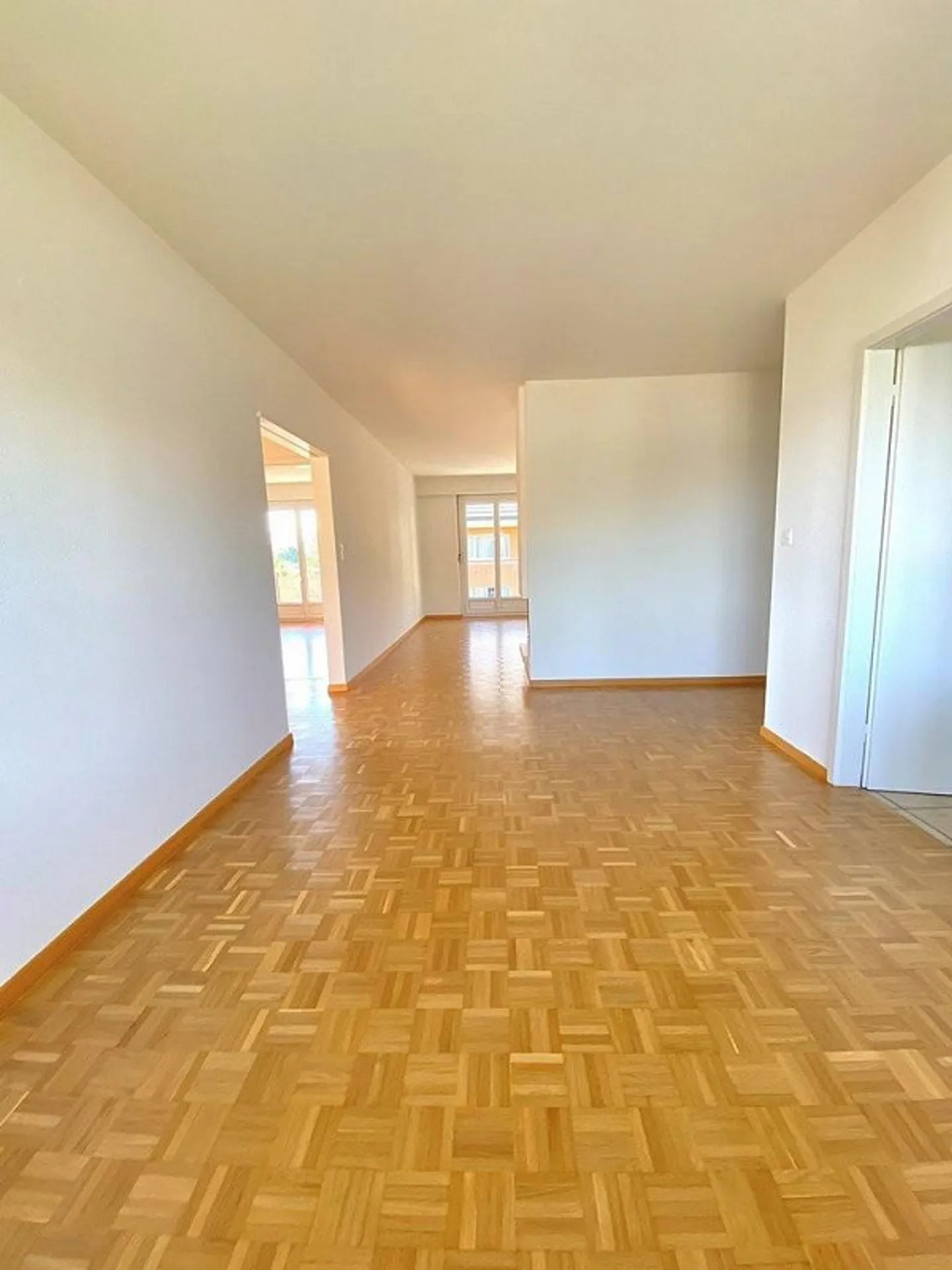 helle und geräumige 4.5 Zimmerwohnung zu vermieten - Foto 5 von 10