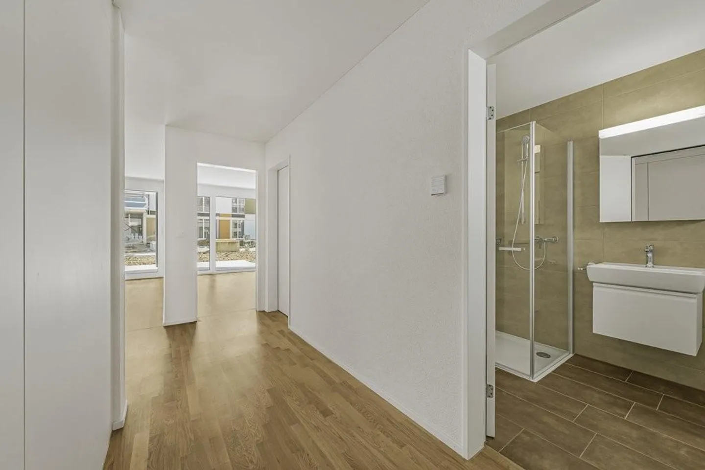Modern apartment with garden seating area - Photo 8 of 10
