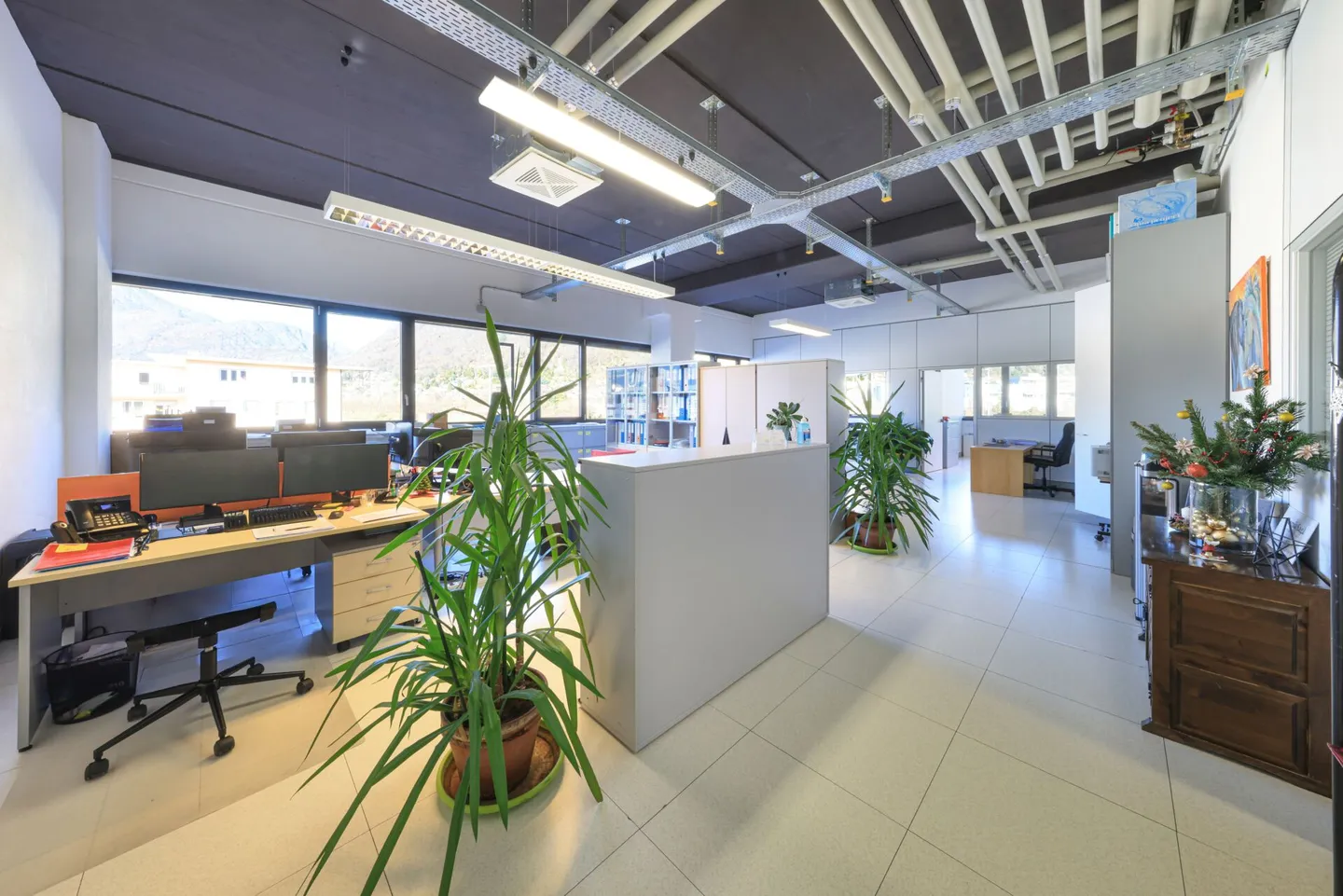 LOSONE - Spacious commercial space for office use - Photo 1 of 7