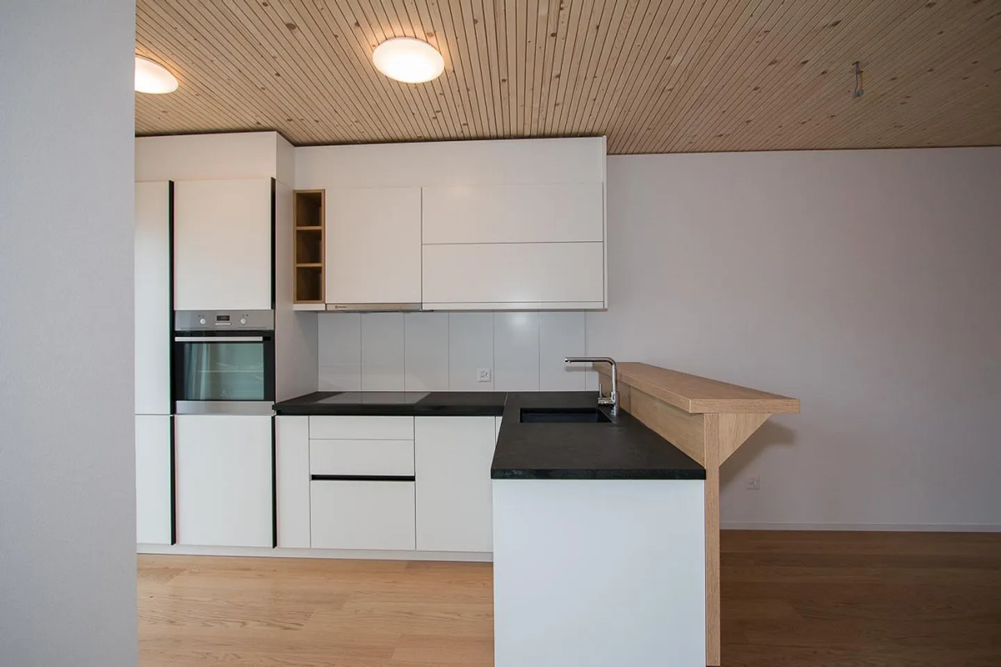 Appartement moderne et lumineux de 2,5 pièces avec balcon près du lac - Photo 4 sur 9