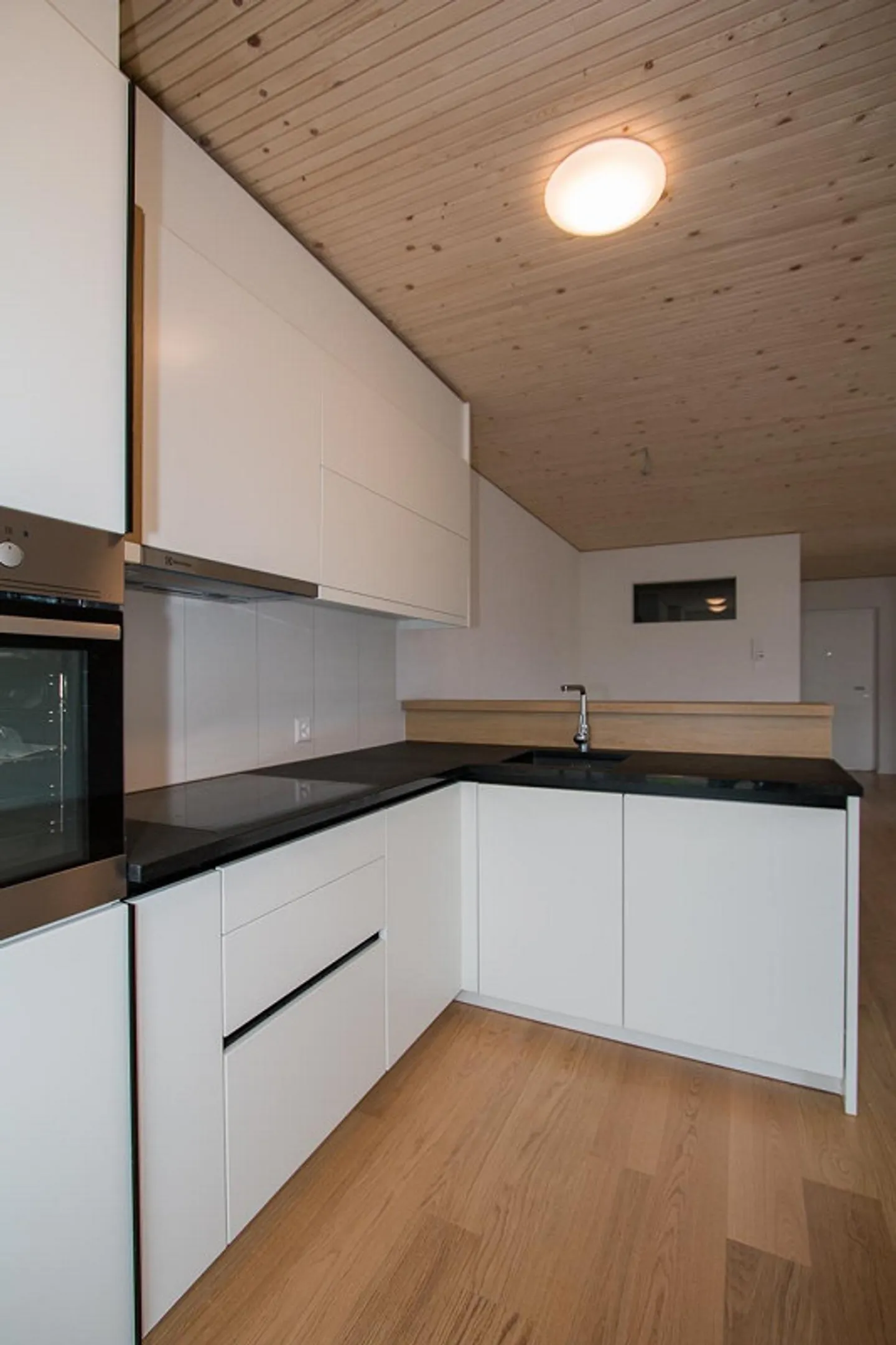 Appartement moderne et lumineux de 2,5 pièces avec balcon près du lac - Photo 6 sur 9