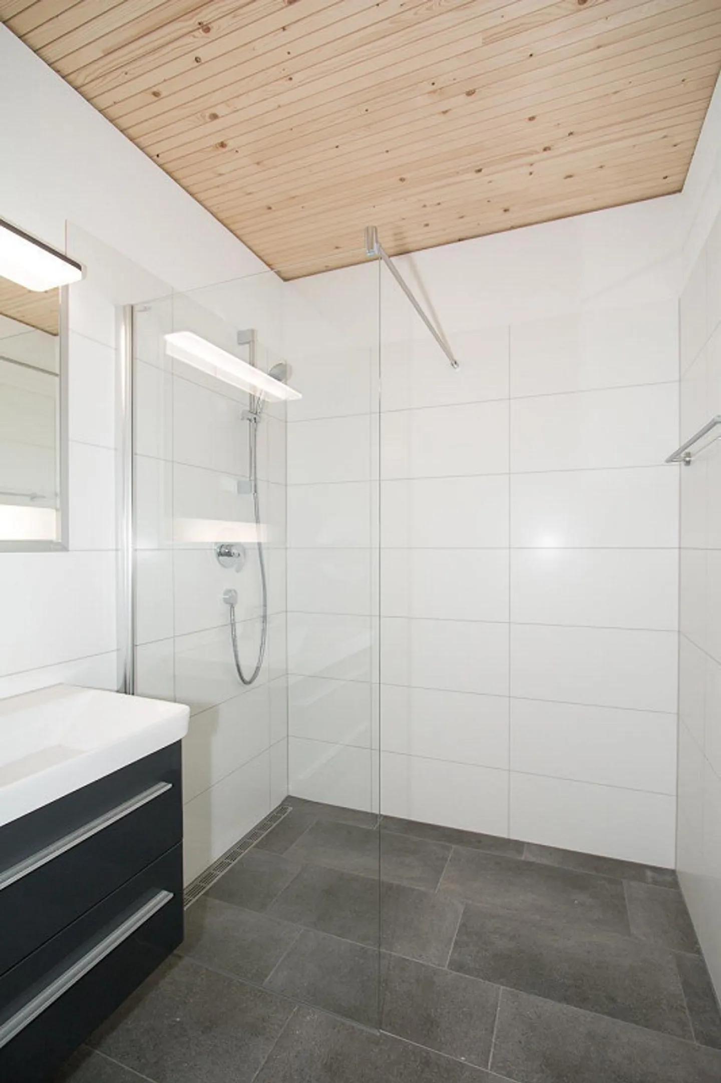 Appartement moderne et lumineux de 2,5 pièces avec balcon près du lac - Photo 8 sur 9