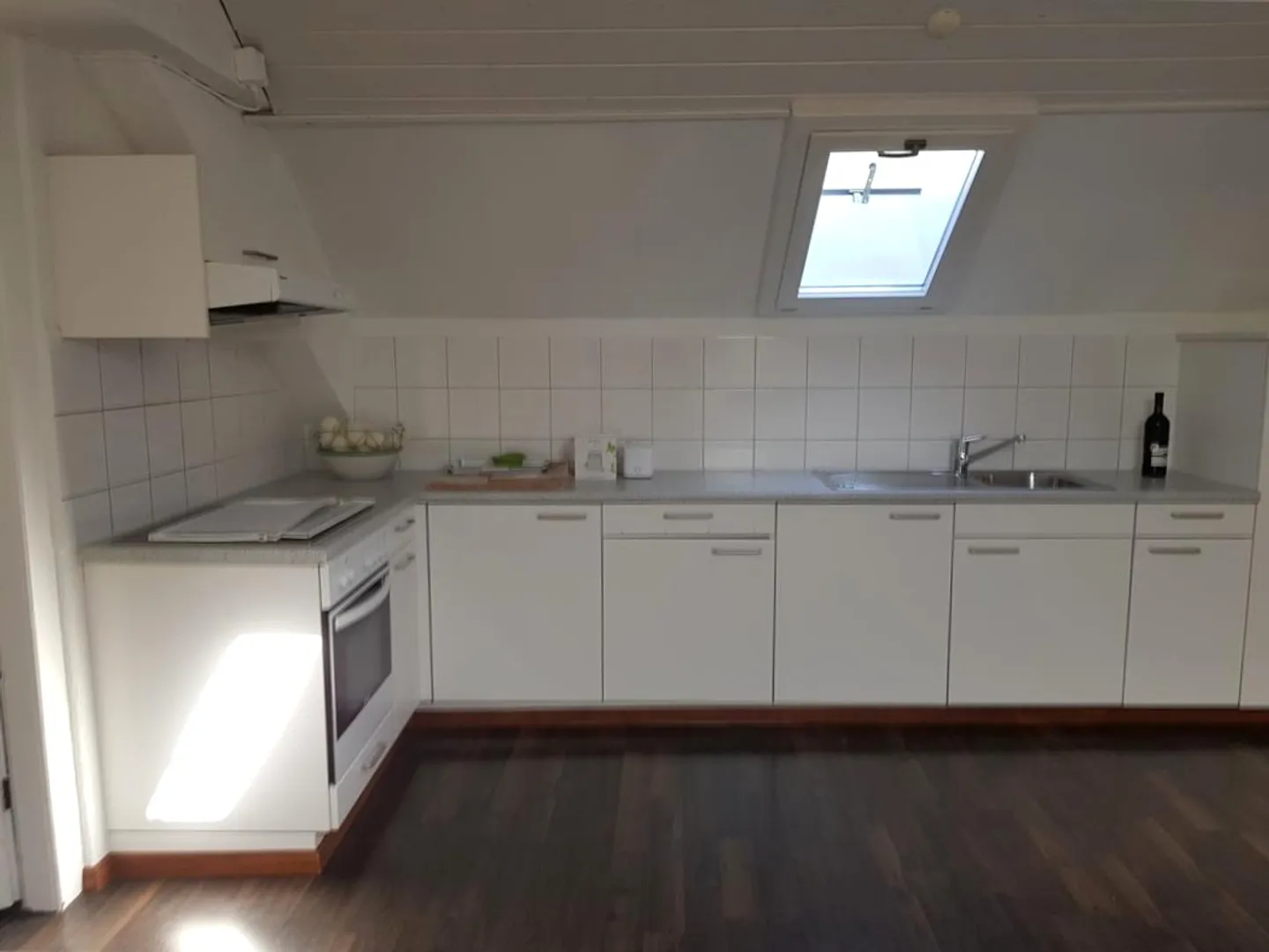 Appartement en attique 3.5 pièces dans un emplacement central - Photo 3 sur 7