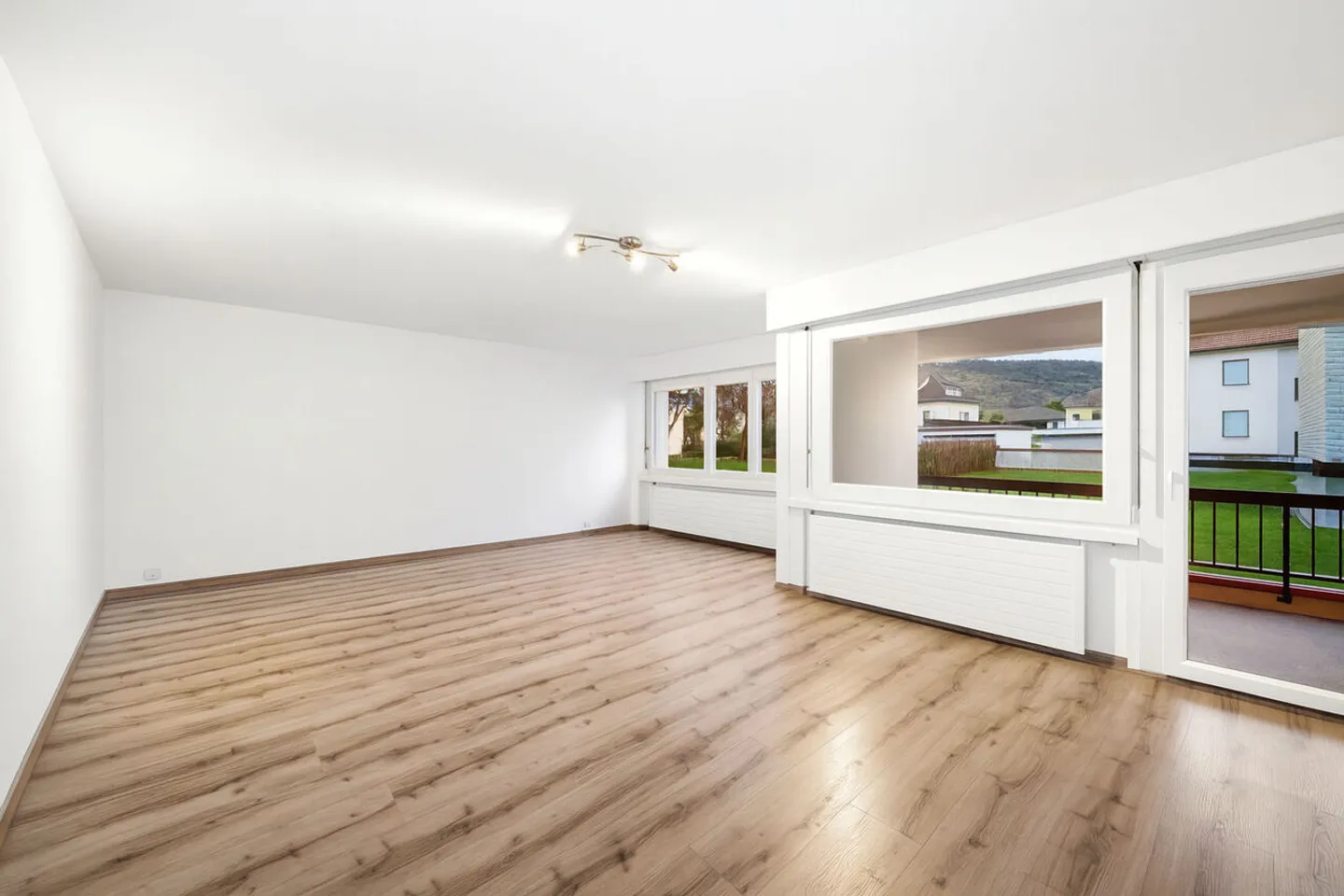 Appartamento al piano terra di 4,5 locali completamente ristrutturato. - Foto 3 di 8