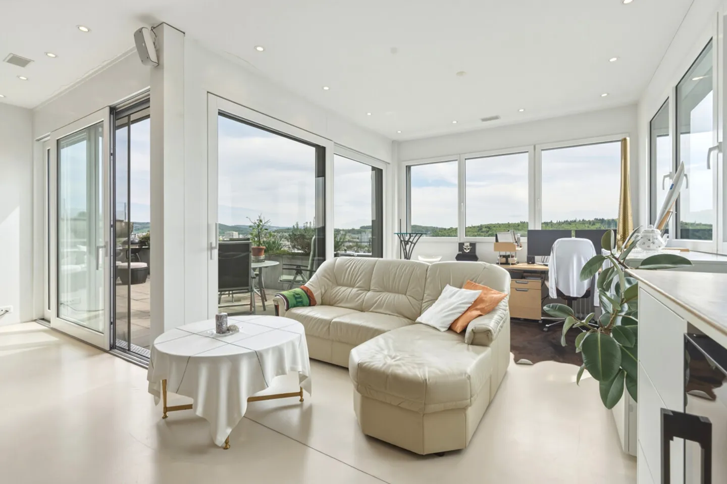 Terrace apartment directly on the edge of the forest with a dream view - Photo 8 of 13