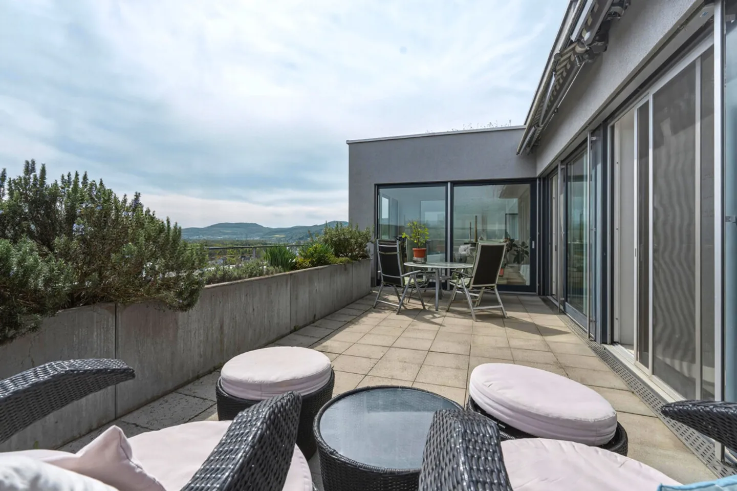Terrace apartment directly on the edge of the forest with a dream view - Photo 11 of 13