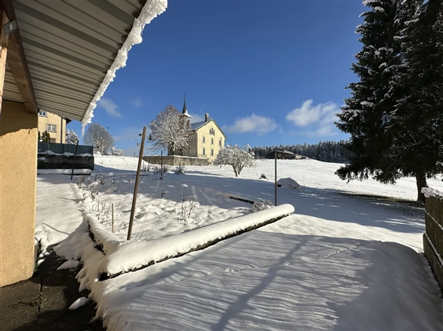 Maison jumelée avec couloir sur les hauteurs du village de Le Séchey, Vallée de Joux - Photo 7 sur 10