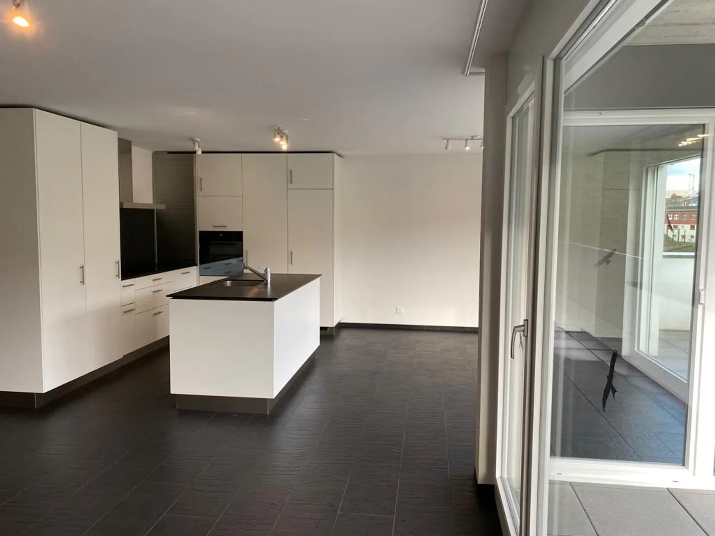 Schönes Apartment in der Nähe aller Annehmlichkeiten im letzten Stock einer PPE - Foto 2 von 10