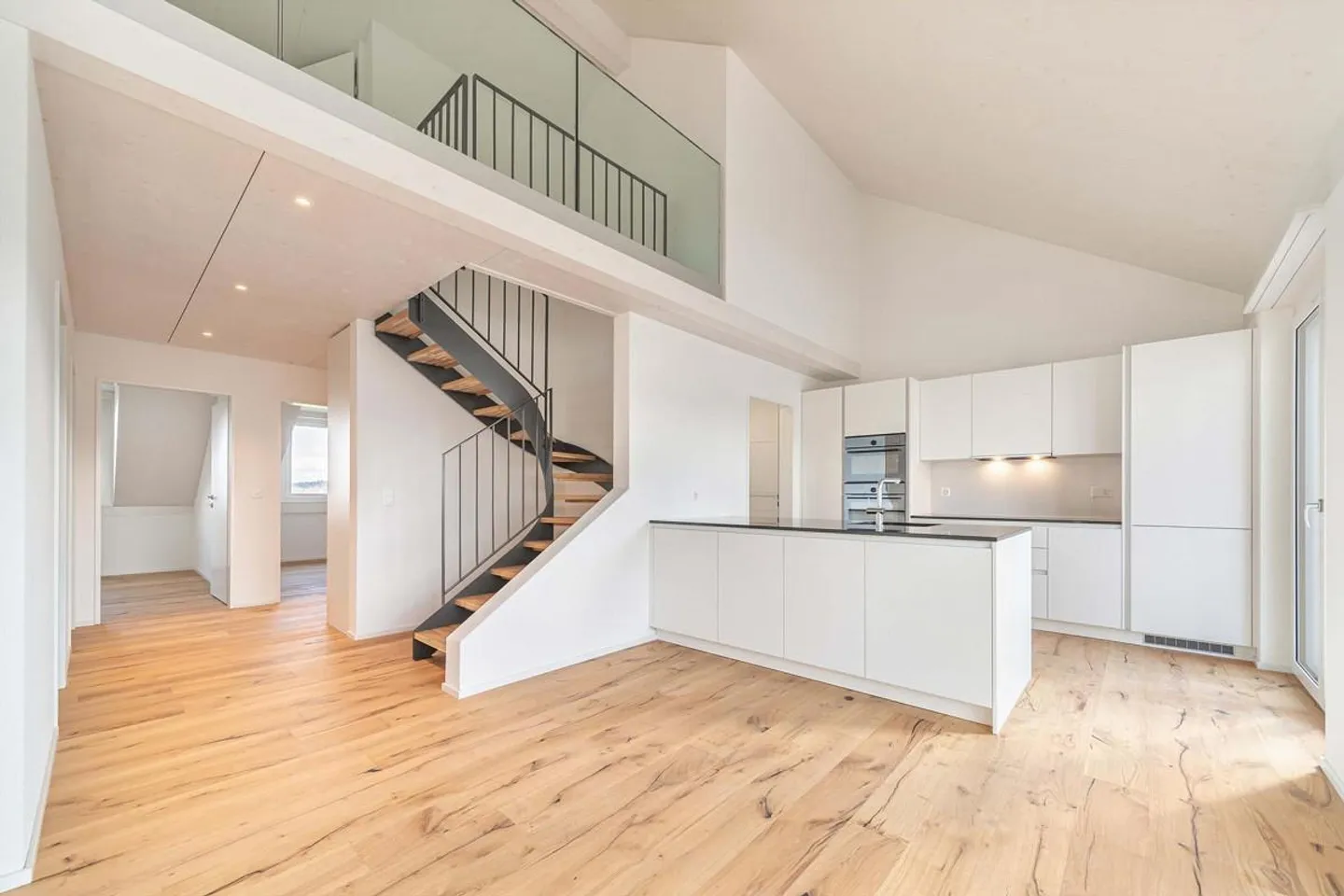 Appartement Galerie Exclusif de 4.5 Pièces avec Grande Loggia et Finition de Haute Qualité - Photo 1 sur 16