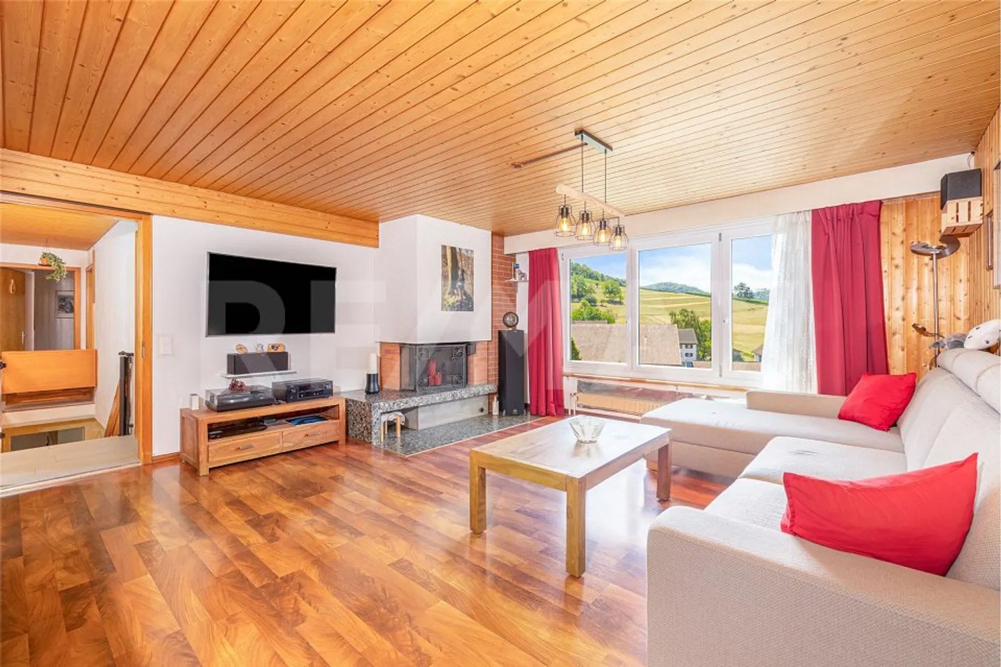 Geräumiges Einfamilienhaus mit Garten - Foto 8 von 13