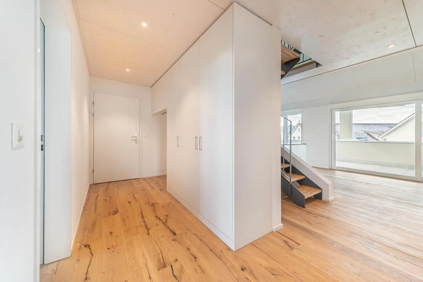 Appartement Galerie Exclusif de 4.5 Pièces avec Grande Loggia et Finition de Haute Qualité - Photo 3 sur 16