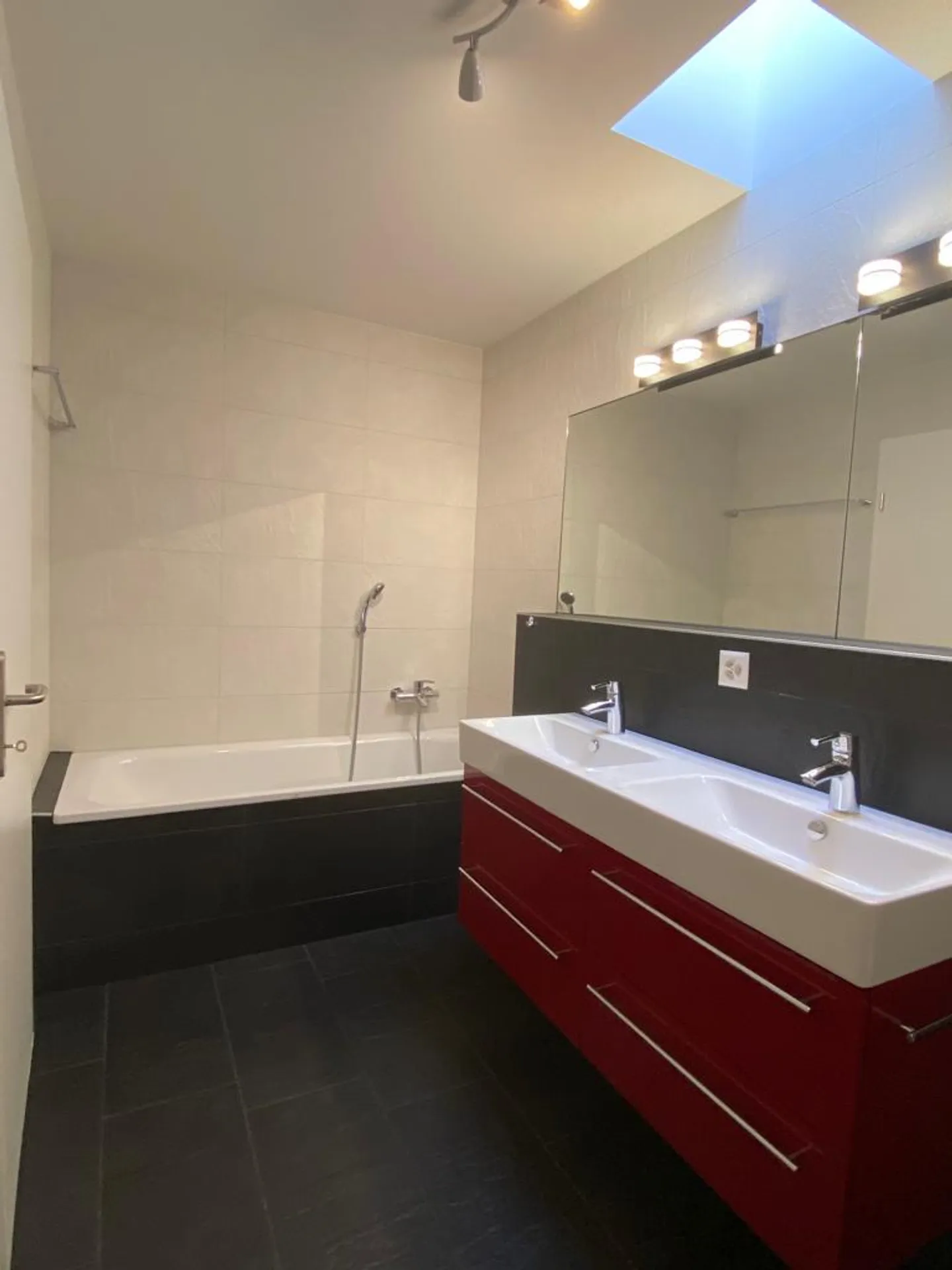 Schönes Apartment in der Nähe aller Annehmlichkeiten im letzten Stock einer PPE - Foto 8 von 10