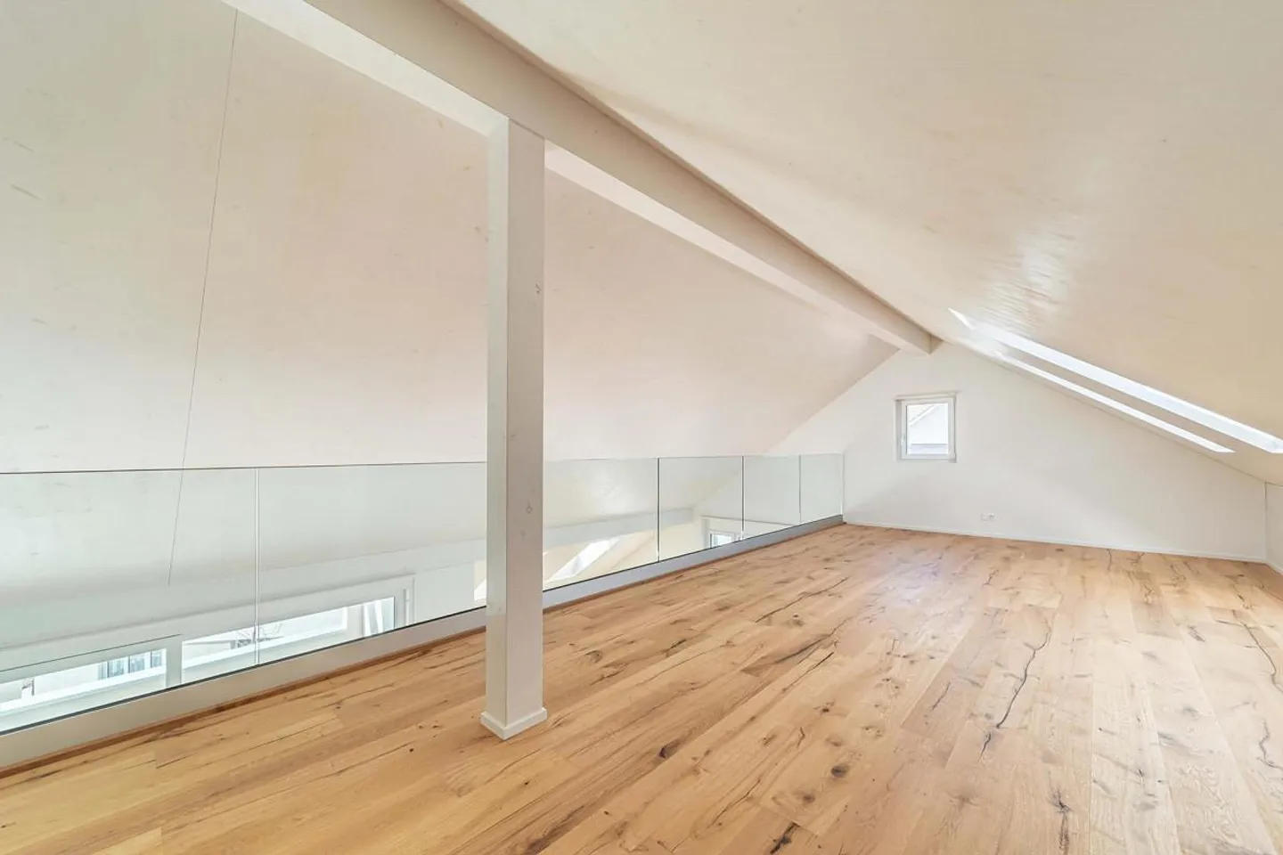 Appartement Galerie Exclusif de 4.5 Pièces avec Grande Loggia et Finition de Haute Qualité - Photo 9 sur 16