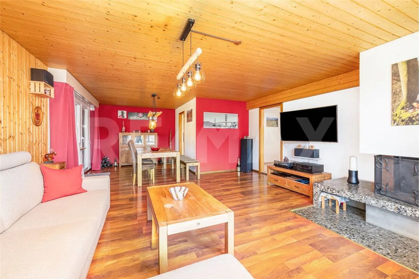 Geräumiges Einfamilienhaus mit Garten - Foto 7 von 13