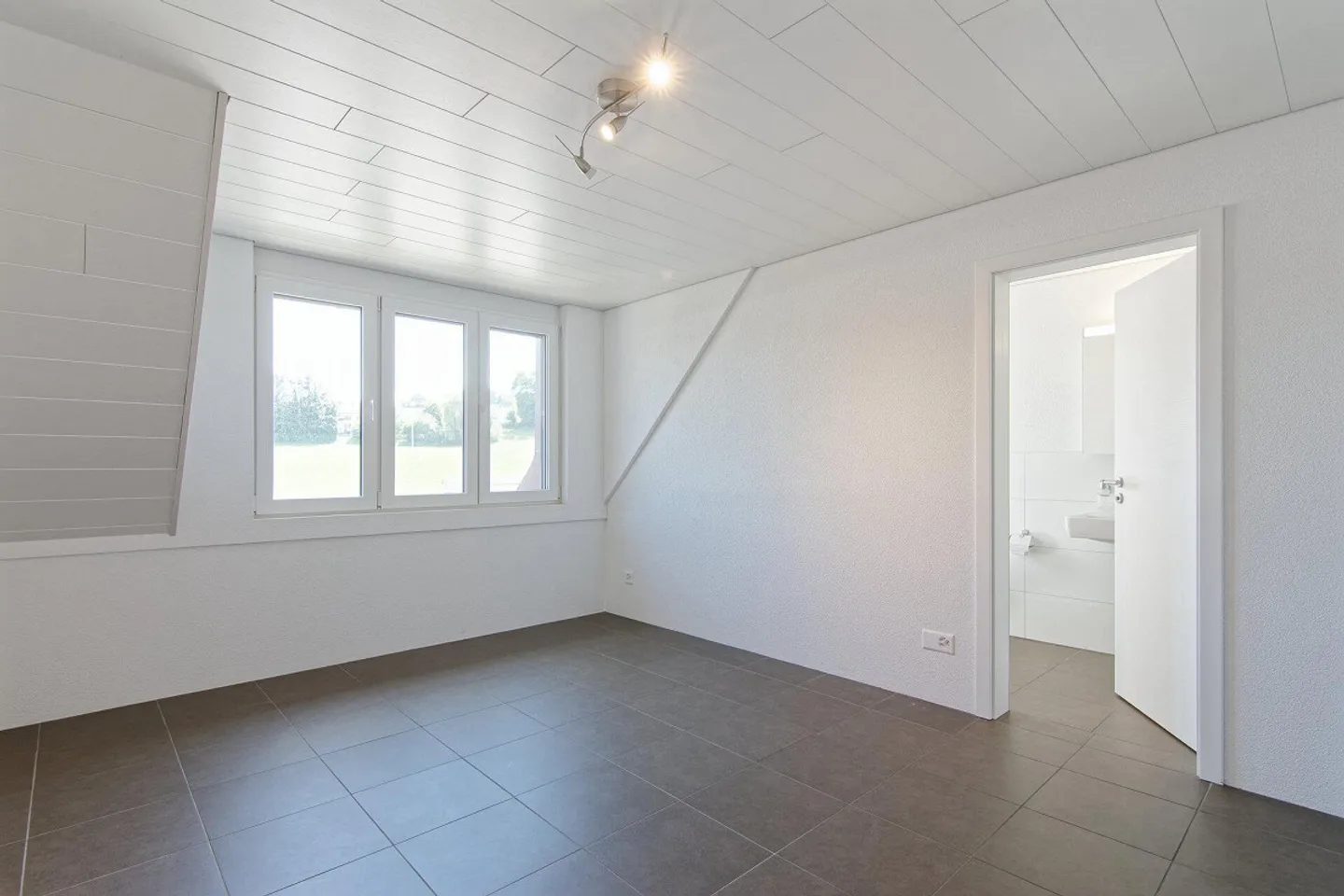 Charmante 3.5 Zimmer Wohnung - Foto 3 von 8