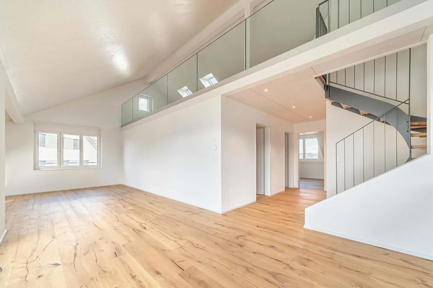 Appartement Galerie Exclusif de 4.5 Pièces avec Grande Loggia et Finition de Haute Qualité - Photo 11 sur 16