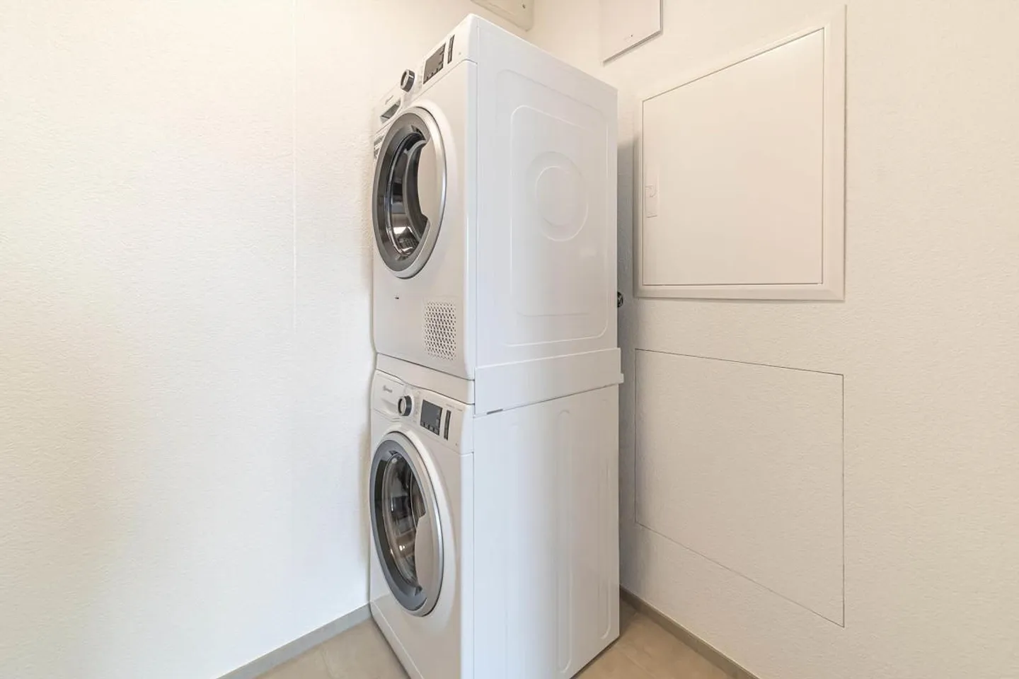 Appartement Galerie Exclusif de 4.5 Pièces avec Grande Loggia et Finition de Haute Qualité - Photo 12 sur 16
