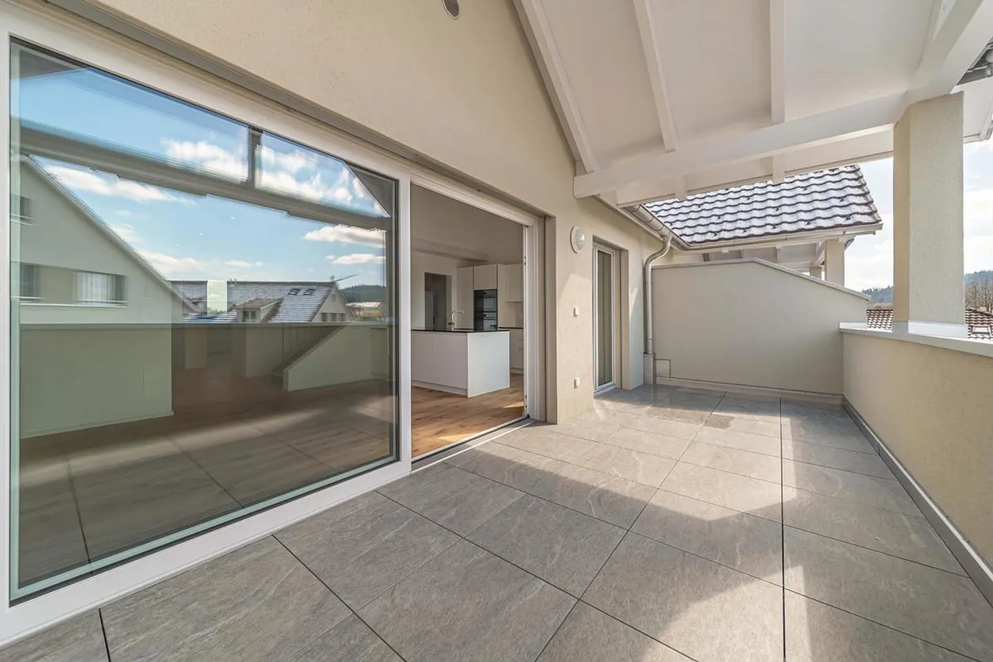 Appartement Galerie Exclusif de 4.5 Pièces avec Grande Loggia et Finition de Haute Qualité - Photo 13 sur 16