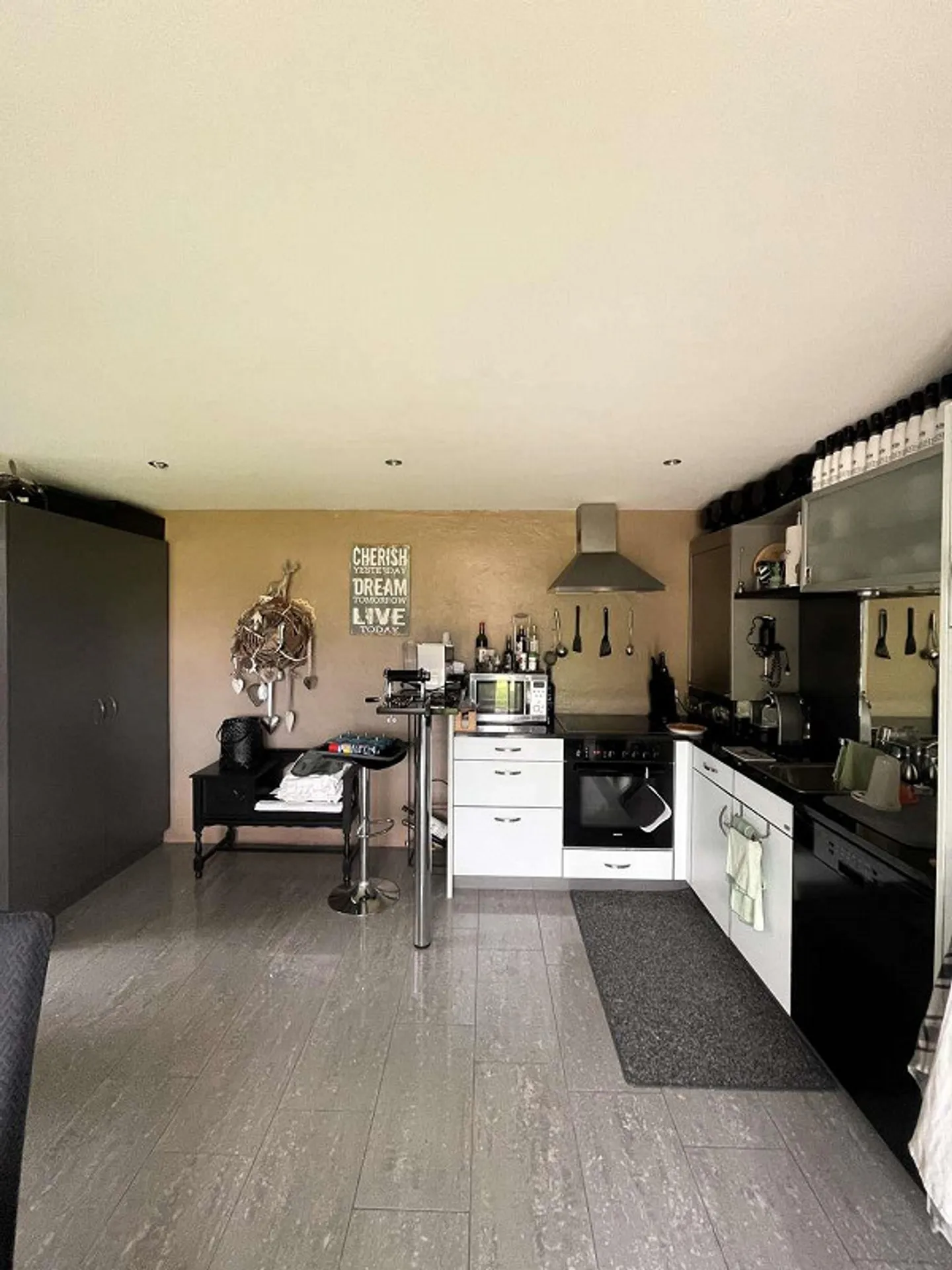 Sunny 3.5-Room Single-Family House in a Quiet Location in Goldach - Photo 2 of 12