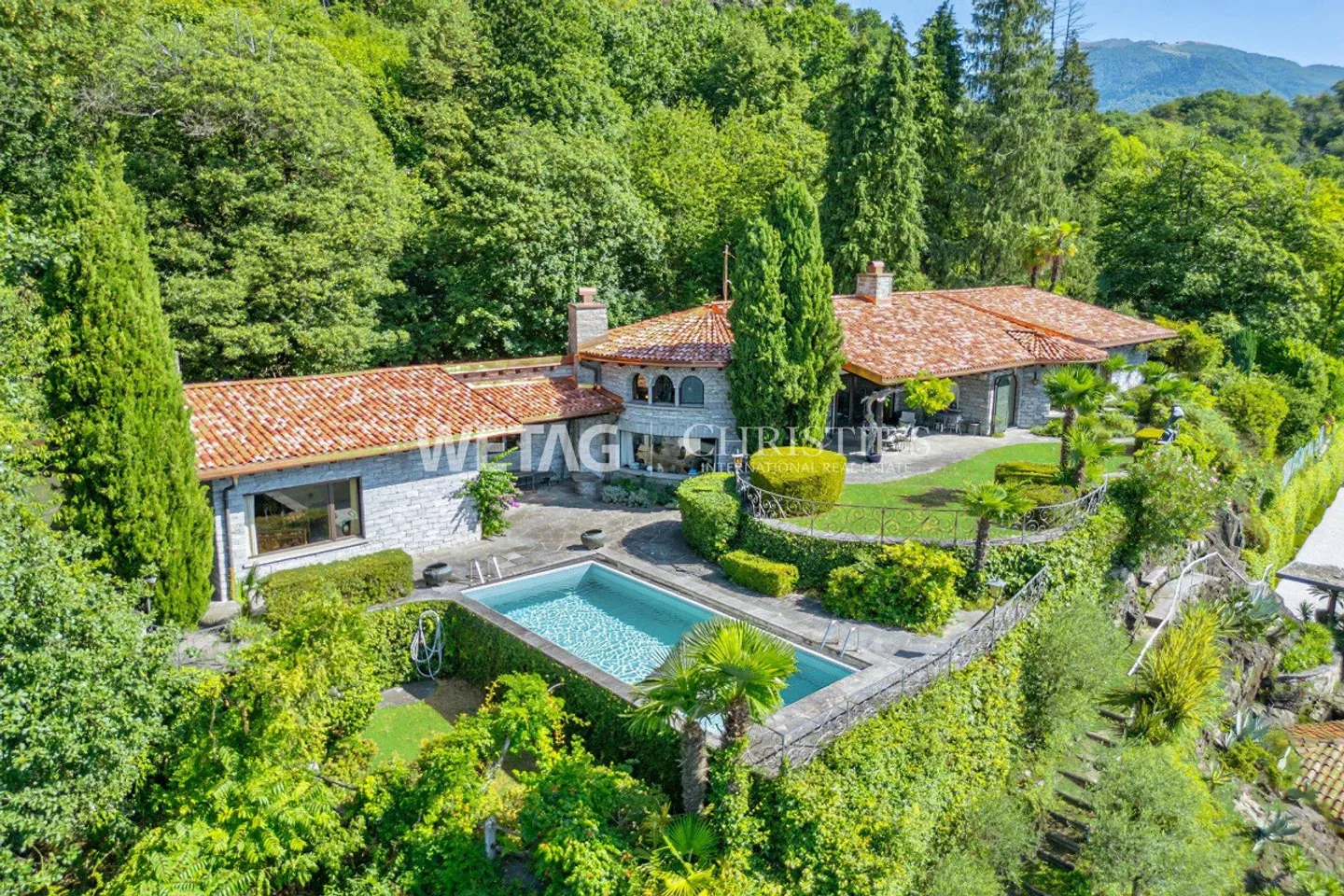 Villa méditerranéenne à rénover dans un emplacement de choix avec vue sur le lac à 180° à R... - Photo 2 sur 13