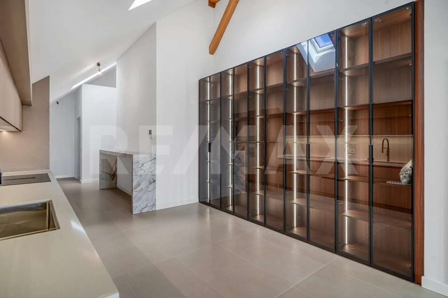 Private access by elevator; Top floor; 4.5 rooms 135 m²; Garden 103 m² in Vallamand - Photo 1 of 8