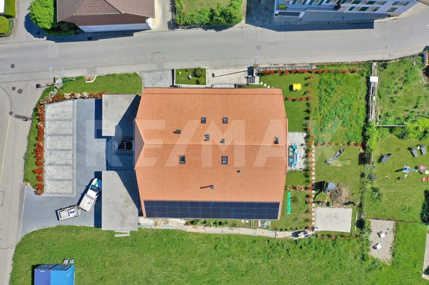 Private access by elevator; Top floor; 4.5 rooms 135 m²; Garden 103 m² in Vallamand - Photo 7 of 8
