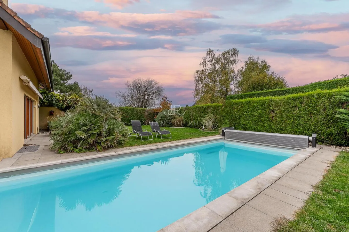 Charming family home with swimming pool - Photo 1 of 9