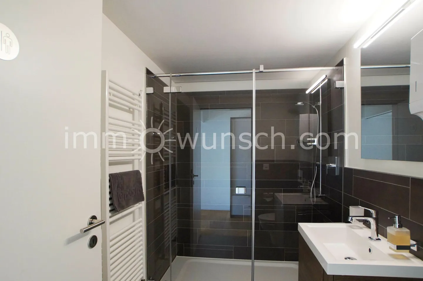 Direttamente sulla splendida passeggiata lungo il lago - appartamento maisonette di 3 ½ locali - Foto 3 di 11