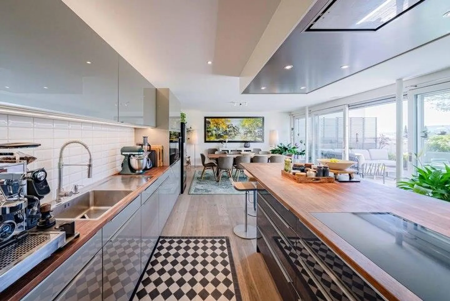 GENEROUS, HIGH-QUALITY & WELL-DESIGNED - 400 M2 FOR DIVERSE USE - Photo 1 of 13