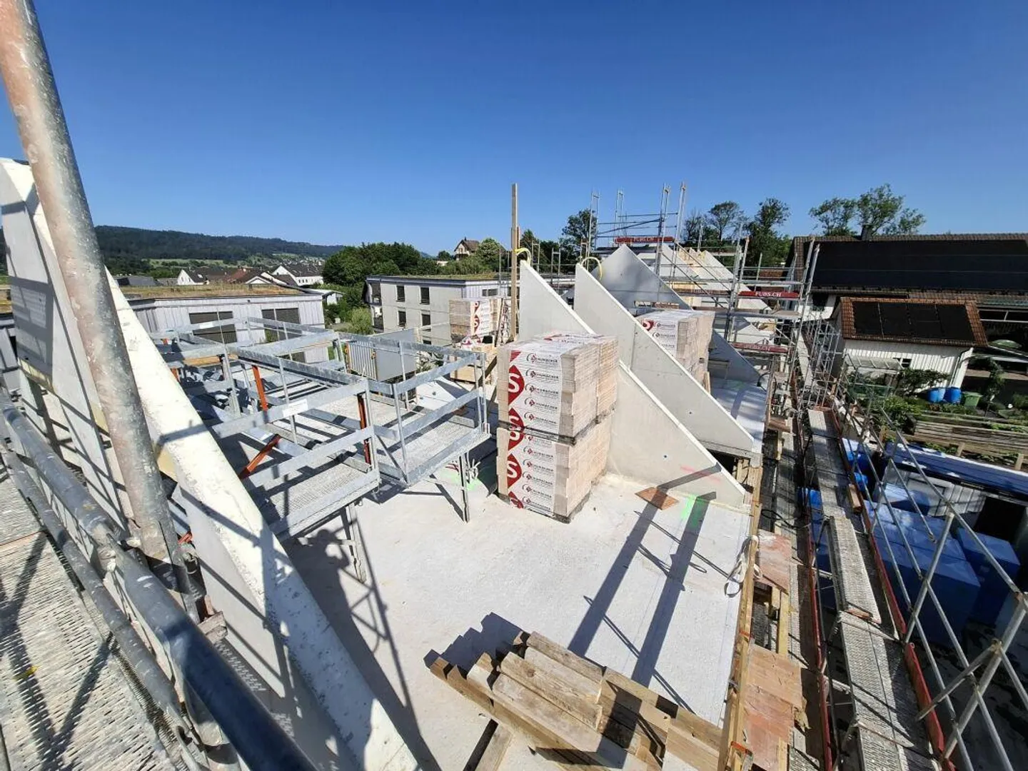 Casa bifamiliare di 6 1/2 stanze con area di terreno utilizzabile - Foto 5 di 7