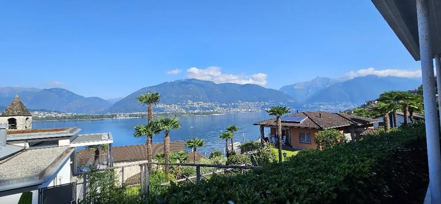 IN VENDITA 3 APPARTAMENTI CON INCANTEVOLE VISTA LAGO - Foto 1 di 11