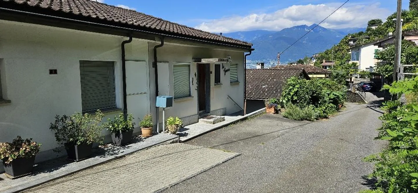 IN VENDITA 3 APPARTAMENTI CON INCANTEVOLE VISTA LAGO - Foto 2 di 11
