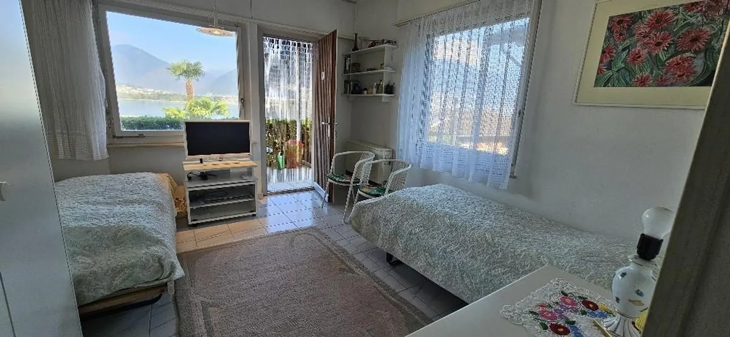 IN VENDITA 3 APPARTAMENTI CON INCANTEVOLE VISTA LAGO - Foto 3 di 11