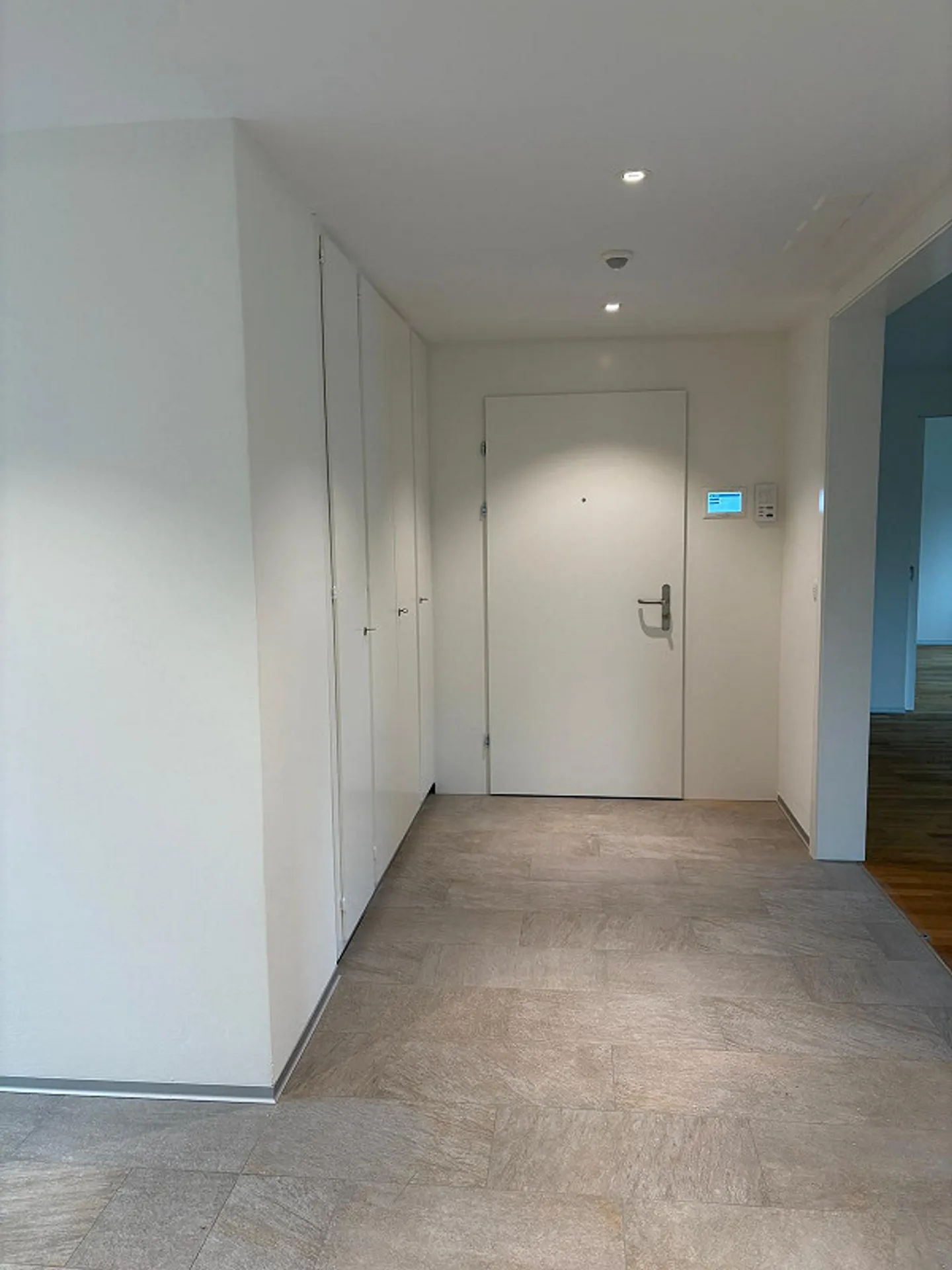 Appartement 5.5 pièces avec beaucoup d'espace et équipements de qualité - Photo 3 sur 12