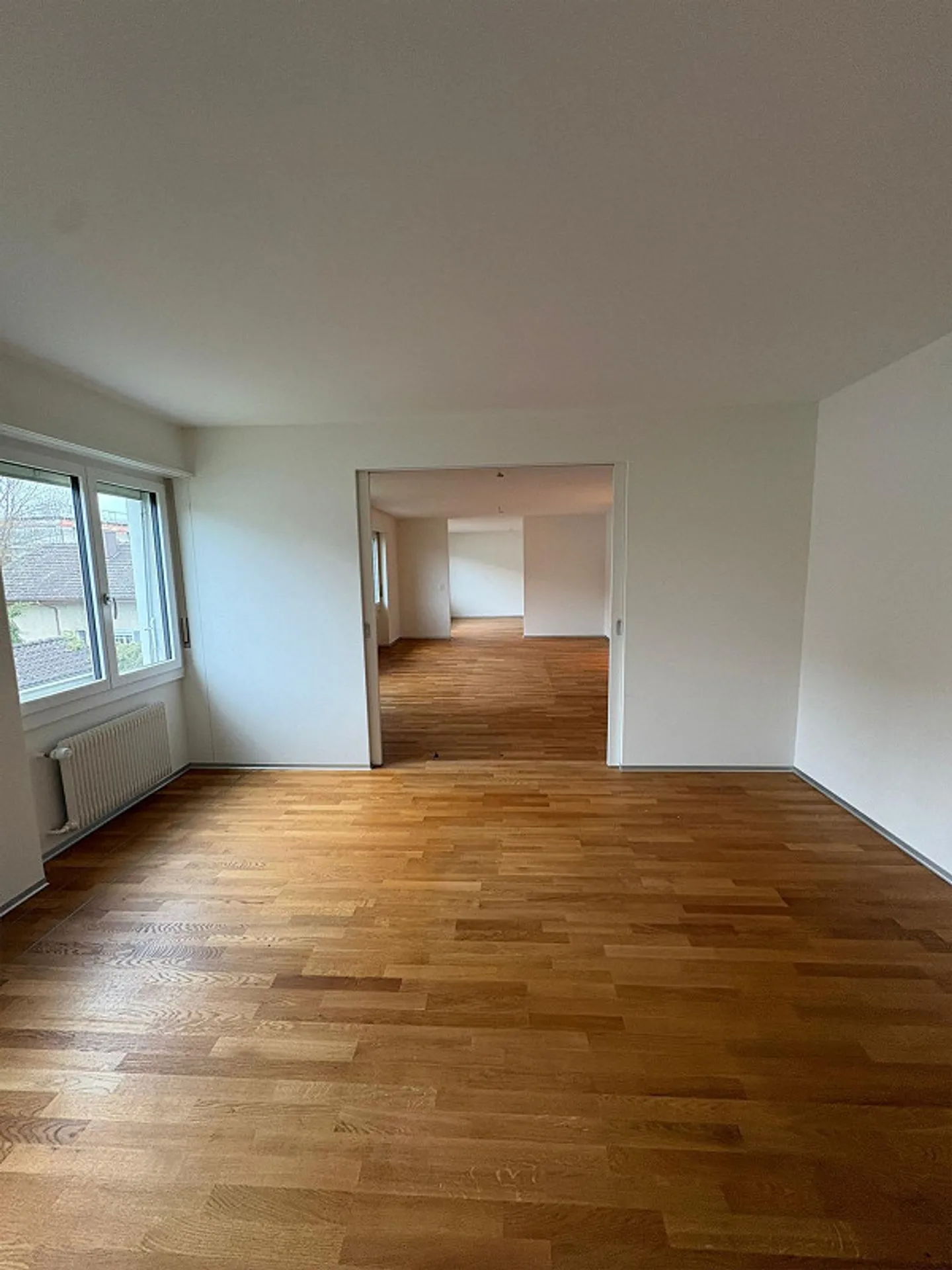 Appartement 5.5 pièces avec beaucoup d'espace et équipements de qualité - Photo 4 sur 12