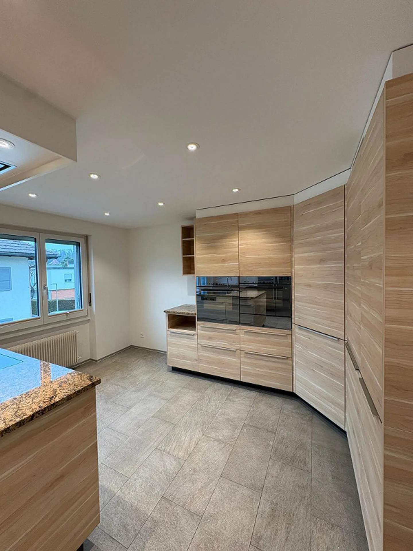 Appartement 5.5 pièces avec beaucoup d'espace et équipements de qualité - Photo 2 sur 12