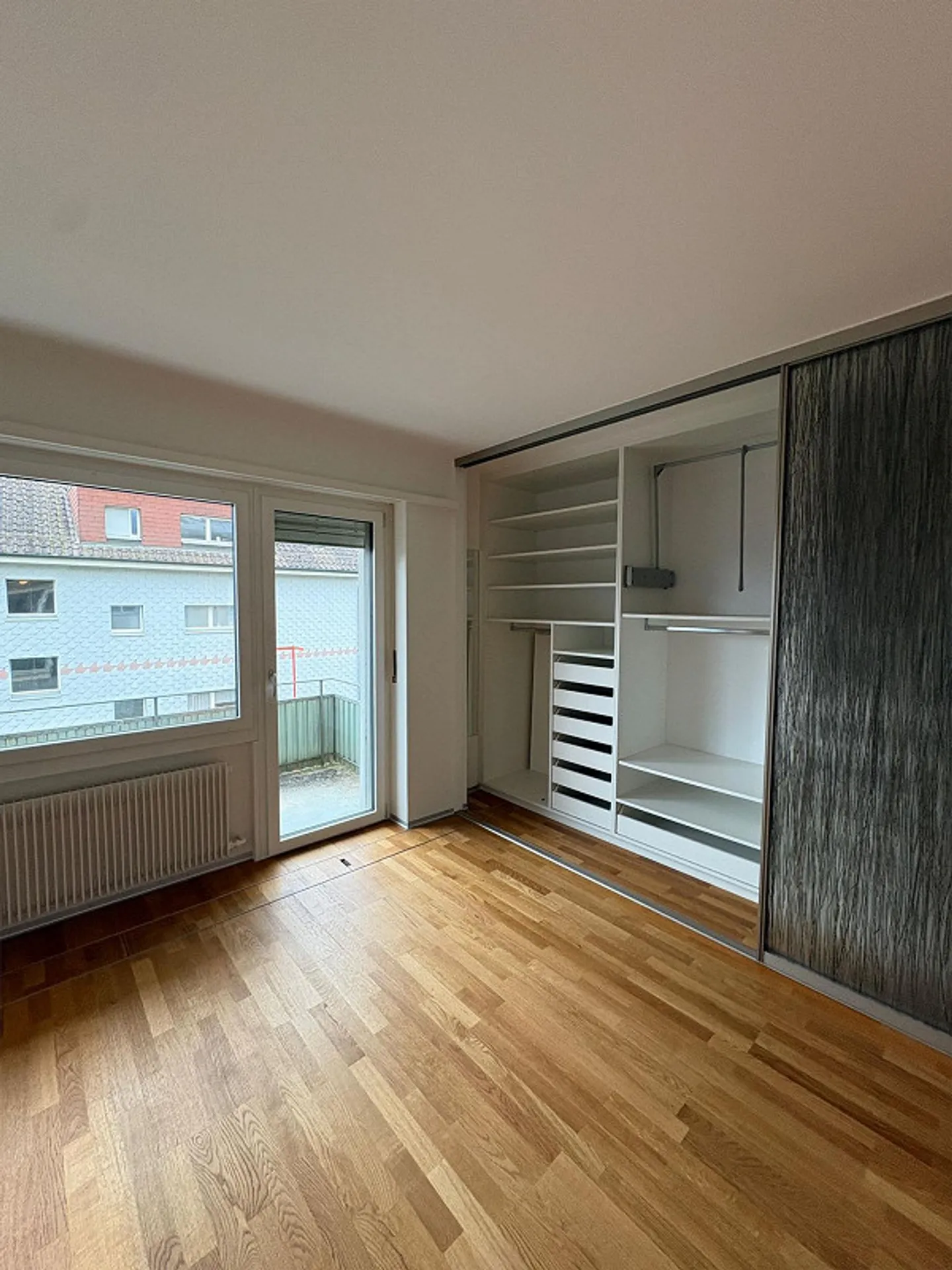 Appartement 5.5 pièces avec beaucoup d'espace et équipements de qualité - Photo 6 sur 12
